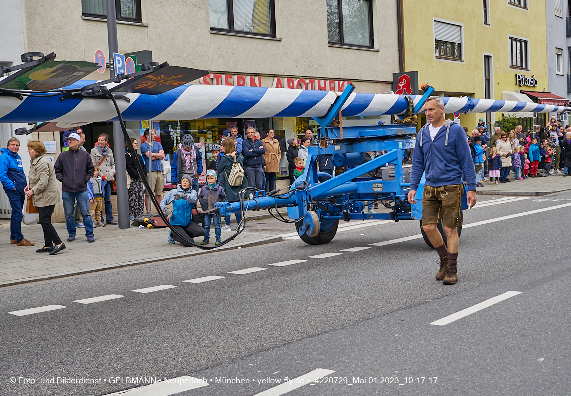 01.05.2023 - Maibaumaufstellung in Berg am Laim